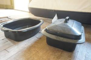 lot 212 image: Roasting Pan Inserts (2ct) and 1 Lid