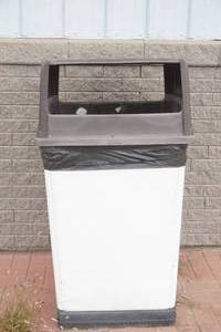 lot 260 image: Outdoor Garbage Cans (2ct)