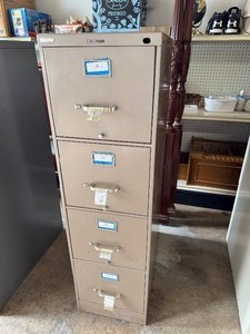 lot 32 image: File Cabinet