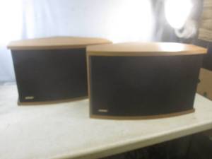 lot 19 image: (EC1) Pair of Bose 901 Series VI Sp...