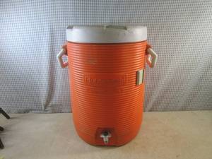 lot 33 image: (BSB) Rubbermaid 5 Gallon Drinking ...