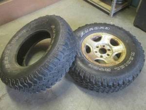 lot 35 image: (EW4) Pair of Aurora Radial RT02 Tr...