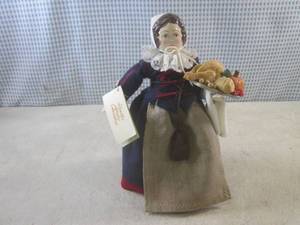 lot 56 image: (CNTR) Vintage Mary Michaud Silhoue...