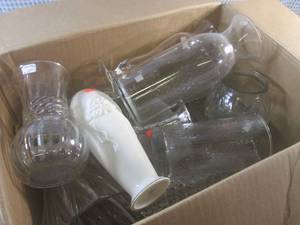lot 68 image: (EC1) Box of Assorted Glass Vases...