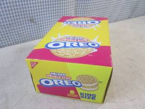 lot 100 image: (B-3) Box of 10 King Size Golden Do...