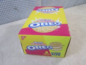 lot 102 image: (B-3) Box of 10 King Size Golden Do...