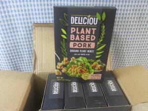 lot 118 image: (B-3) 5 Boxes of Plant Based Pork G...