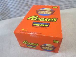 lot 131 image: (B-1) 16 King Size Reeses Potato C...