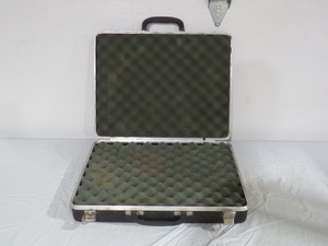 lot 15 image: Hard Cover Hand Gun Case
