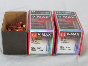 lot 40 image: Hornady V-MAX Series Reloading Bullets 95gr - 6.5mm