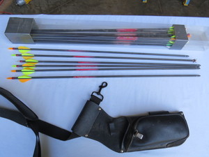 lot 69 image: 18 Carbon Express Maxima 350 Arrows with Field Tips - Length 29