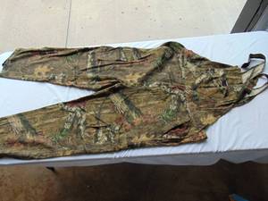 lot 85 image: Break-Up Infinity Camouflage Pants by Mossy Oak - XL