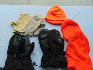 lot 88 image: Mixed Lot of Mittens and Stocking Caps