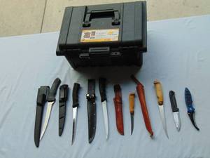 lot 93 image: Mixed Lot of Filet Knives with Carrying Case