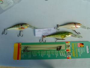 lot 100 image: Mixed lot of 3 - #7 Rapala Shad Raps and 3 Pack of Leaders