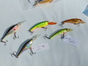 lot 108 image: Mixed Lot of 3 - Wally Diver Lures, 2 - #7 Rapala Rattlin Raps