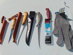lot 122 image: Mixed Lot of Filet Knives and Cleaning Glove