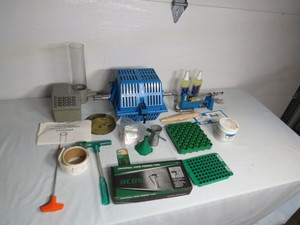 lot 74B image: Mixed Lot of Ammo Loading Accessories