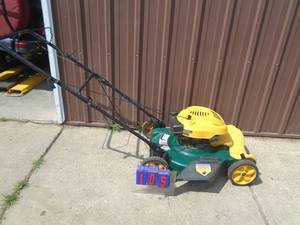 lot 105 image: Yard Machine 6 hp 22 self propelled mower. Used condition. Tested & works. As shown.