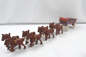 lot 8 image: Antique Cast Iron Horse-Drawn Wagon Toy