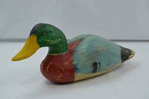 lot 12 image: Vintage Hand-Painted Wooden Duck Decoy 14 Inch