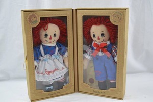 lot 22 image: Raggedy Ann and Andy Boxed Dolls Set with Certificate of Authenticity