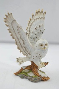 lot 26 image: Homco Masterpiece Porcelain Arctic Flight Owl Figurine 1991