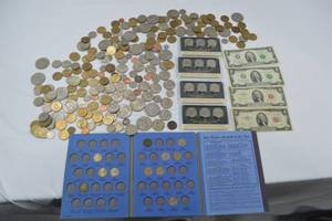 lot 28 image: Mixed U.S. Coins and $2 Bills Collection Assortment