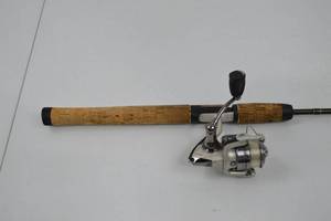 lot 207 image: Cabelas Classic 66 Light Action Spinning Rod with Reel