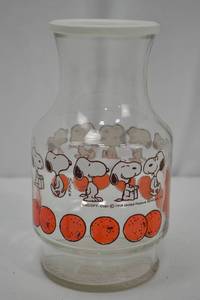 lot 108 image: Vintage Snoopy Orange Juice Glass Carafe with Lid - Peanuts 10 in