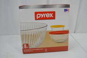 lot 126 image: Pyrex 8 Piece Glass Mixing Bowls Set with Lids