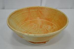 lot 129 image: Handmade Pottery Bowl Midwest Living 11 Inch Orange Tan Glaze