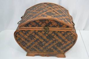 lot 138 image: Vintage woven wicker dome-top chest with velvet lining