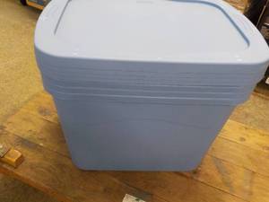 lot 344 image: 4 Sterlite Totes with Covers...