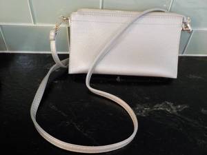 lot 10 image: Grey Purse 9 x 6 No Brand...