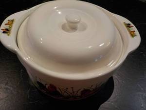 lot 24 image: Rooster Kent Pottery...