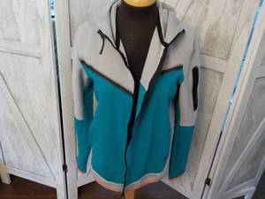 lot 29 image: Nike Size M Hooded Jacket...