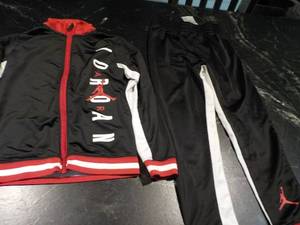 lot 58 image: Air Jordan 2 pc Set size 6-7 years...