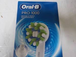 lot 209 image: Oral 13 Pro 1000 Rechargeable Tooth...