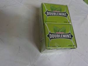 lot 226 image: Double Mint Gum 150 sticks...