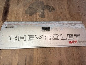 lot 8 image: Chevy tailgate