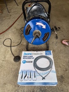 lot 9 image: Drain cleaner with extension