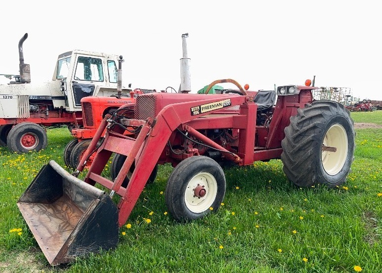 lot 9 image: International 674 Tractor with  Hydraulic Freeman Loader