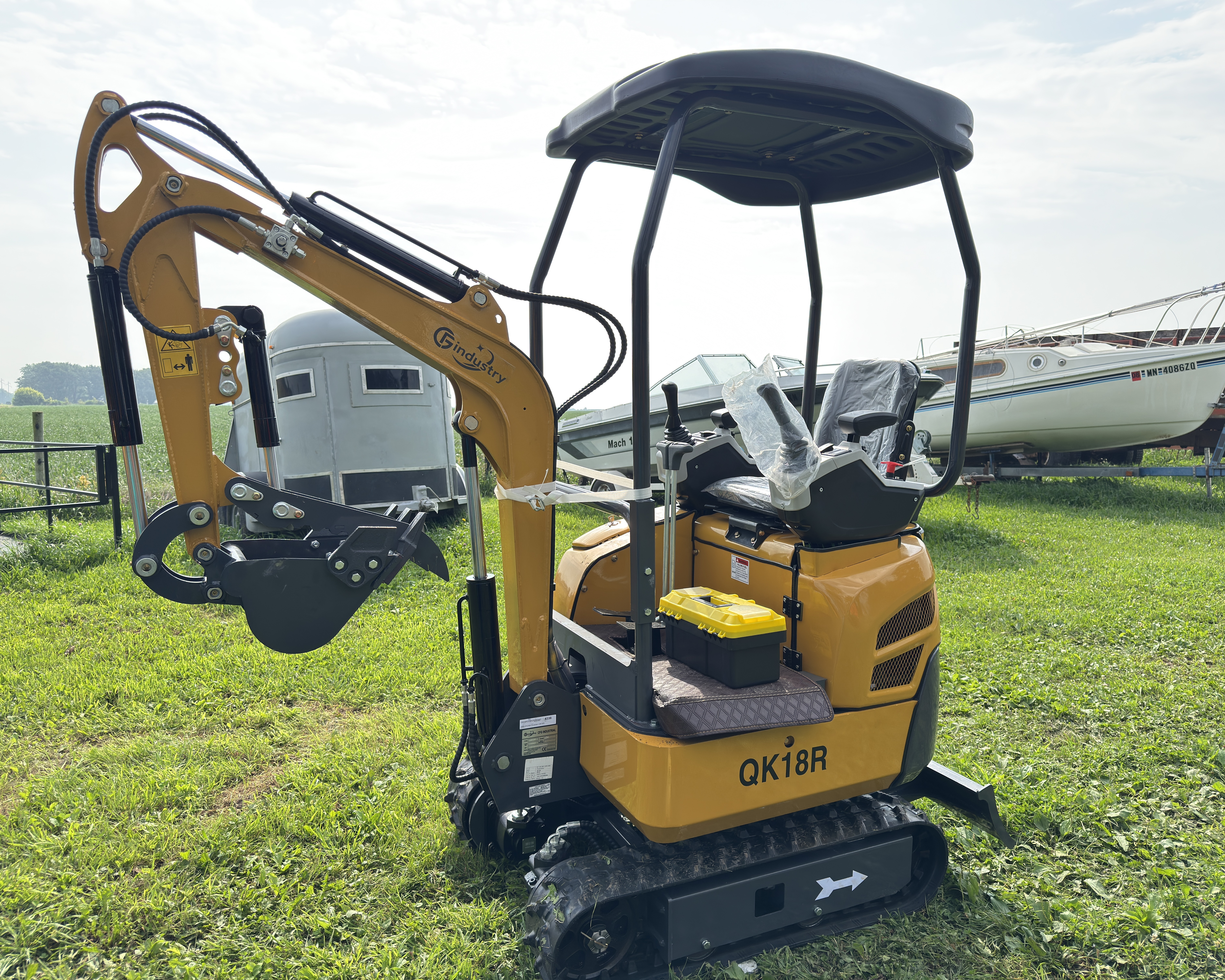 lot 4338 image: 2025 CFG Mini Excavator (QK18R)