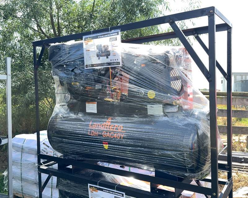 lot 2214 image: LandHonor 40 Gallon 2-Stage Truck Mounted Air Compressor (LHR -GAC40Y)