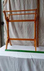 lot 4 image: Wooden Quilt Rack
