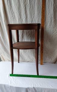lot 5 image: Antique Wooden End Table