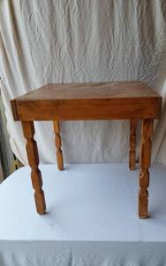 lot 9 image: Wooden end Table Approx. 21 wide