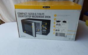 lot 23 image: BELLA Compact-Sized 0.7 Cu. Ft. Countertop Microwave Oven - New