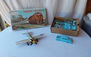 lot 67 image: Vintage Electric Train Set (cars only) with Plane and Car Models